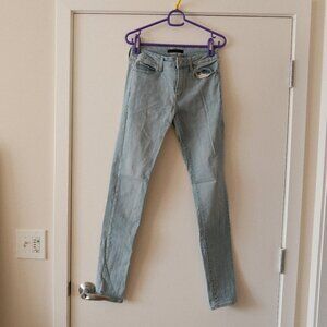 (26) Uniqlo Light Blue Jeans